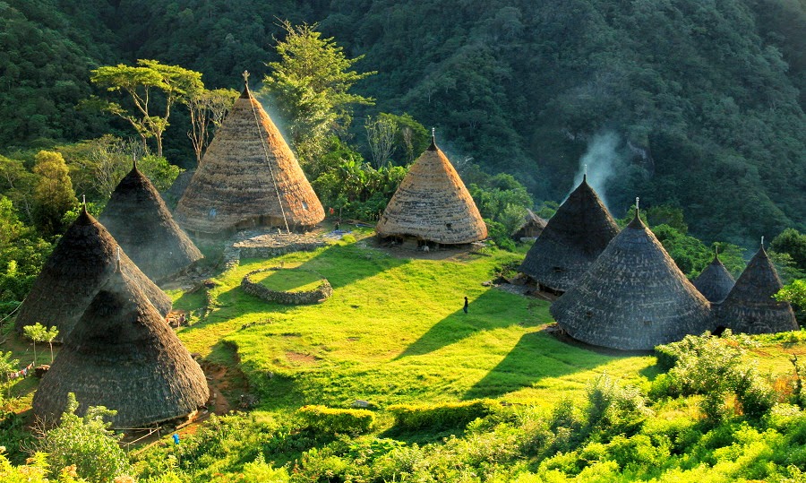 Mengunjungi Mbaru Niang Rumah Adat Masyarakat Ntt Di Atas